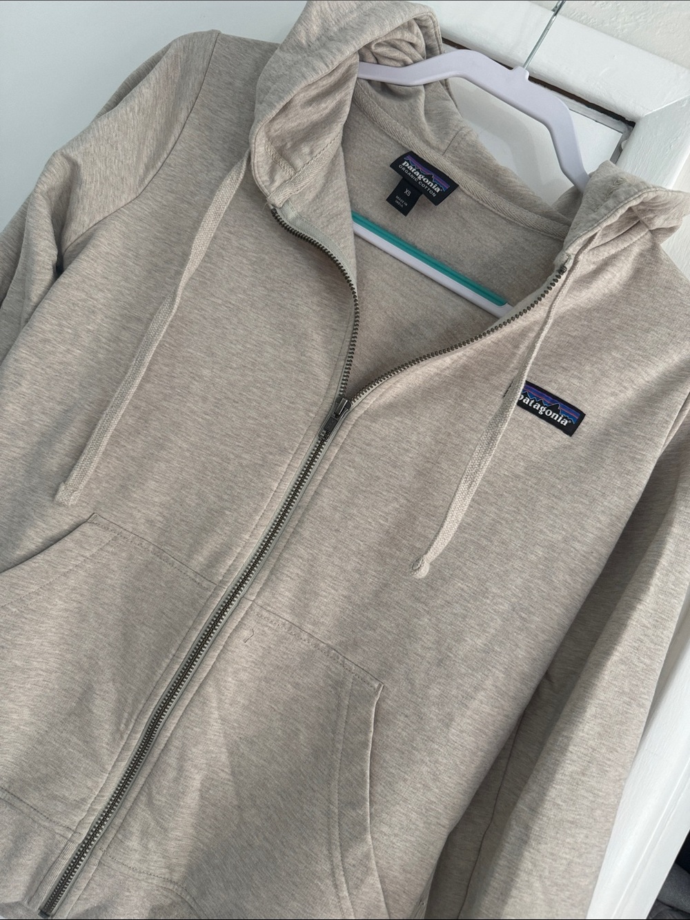 Patagonia Women’s Full-Zip Hooded Jacket in Light cream